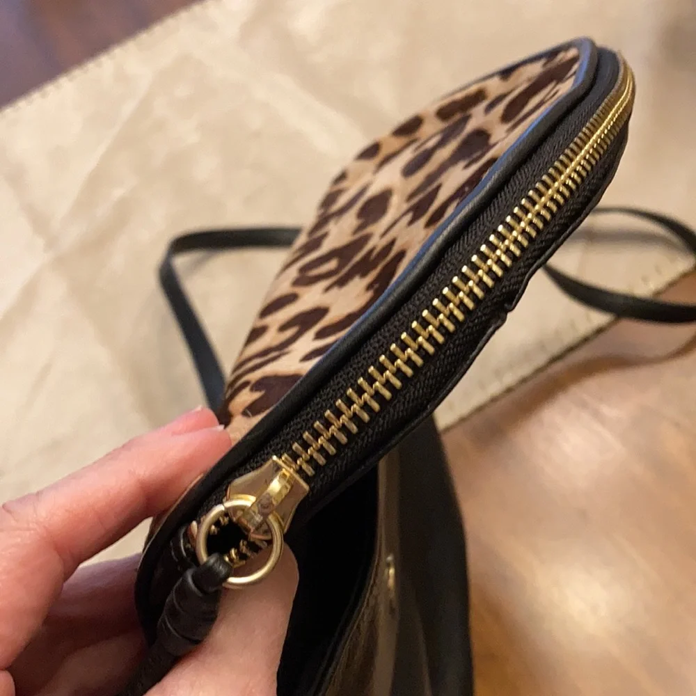 Animal print and black crossbody purse - Picture 3 of 6